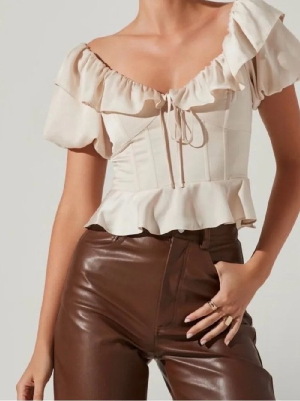 ASTR the label Women's Cream Ruffled Peplum Top Size L